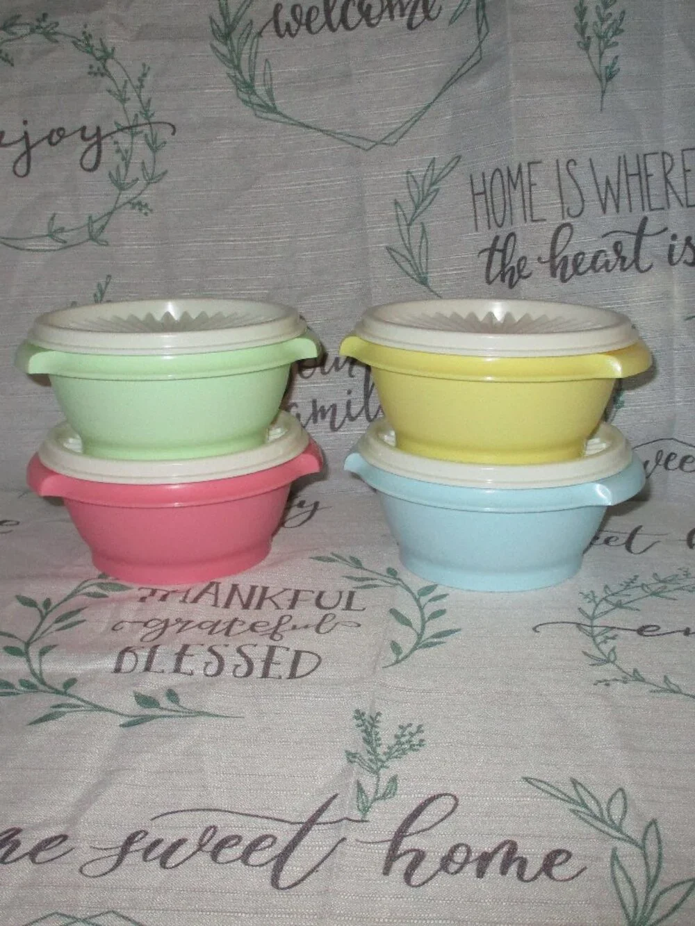 Tupperware Servalier Set/4